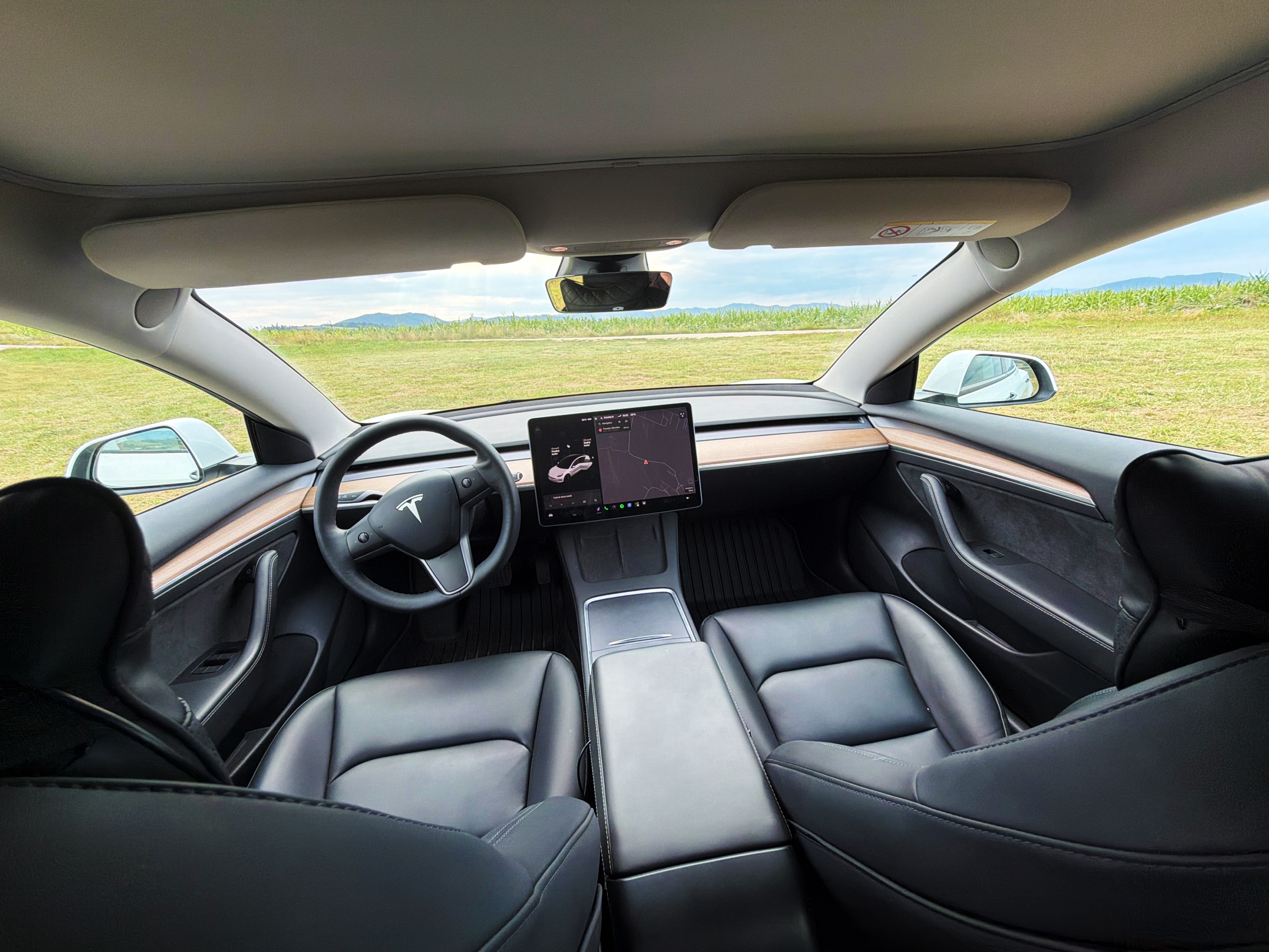 Interiér vozidla Tesla Model 3 Taxi Žilina